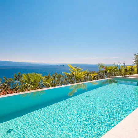 Heaven With Swimming Pool شقة أوباتيا