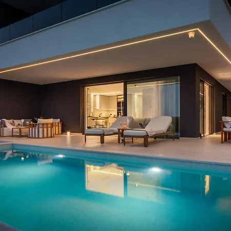 Heaven With Swimming Pool *