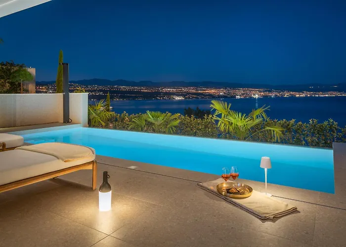 Heaven With Swimming Pool אופטיה